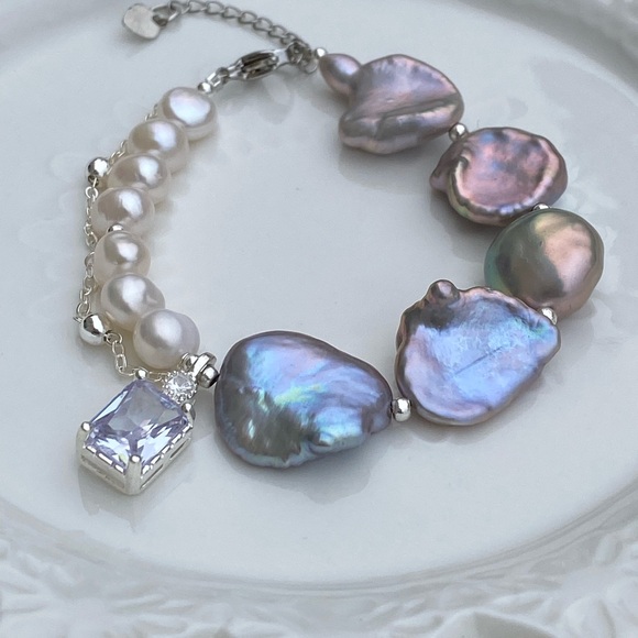 B59-Handmade High Quality Petal Pearl And White Bracelet - Picture 8 of 10